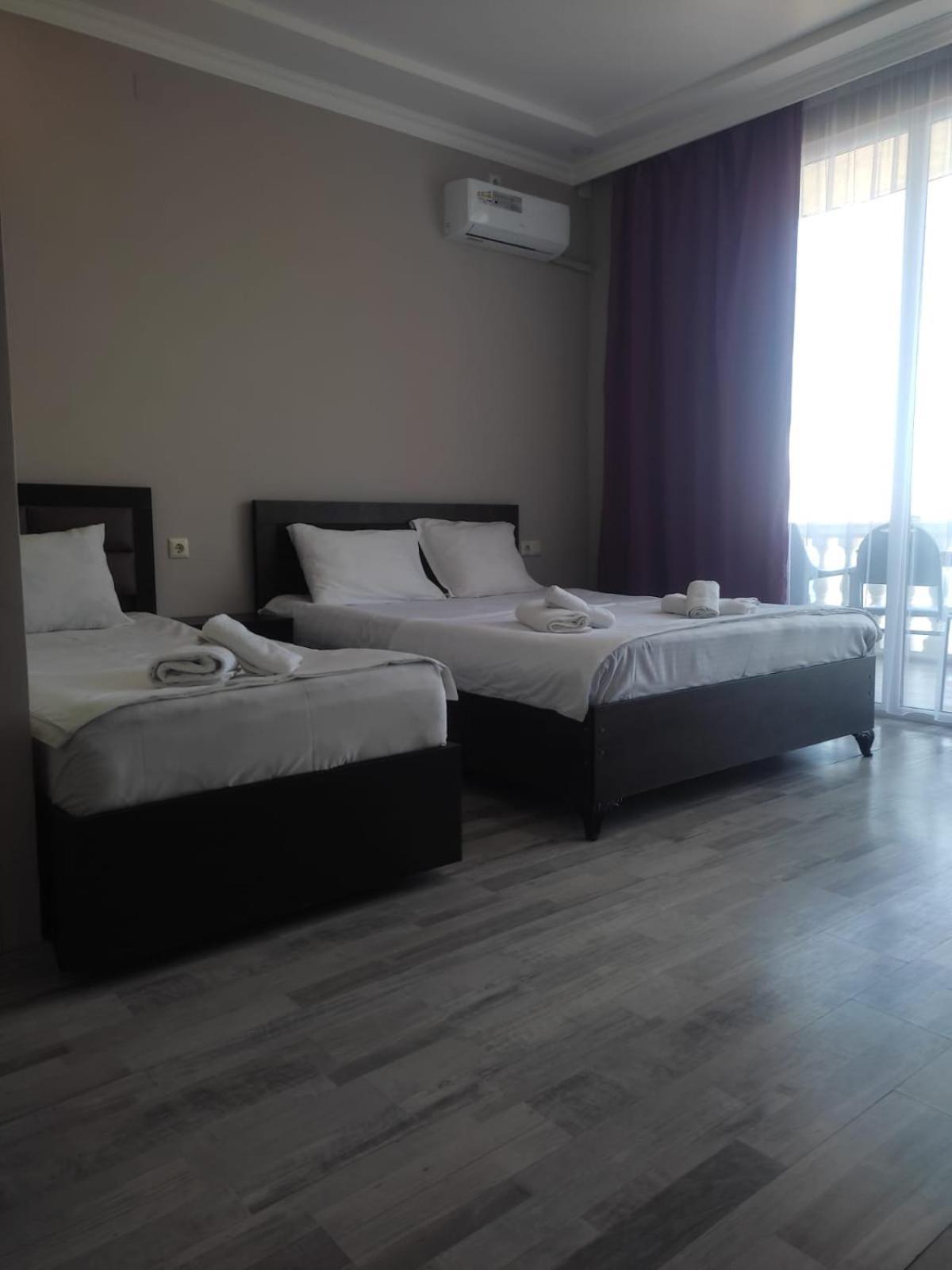 Geno Guest House Kvariati Buitenkant foto